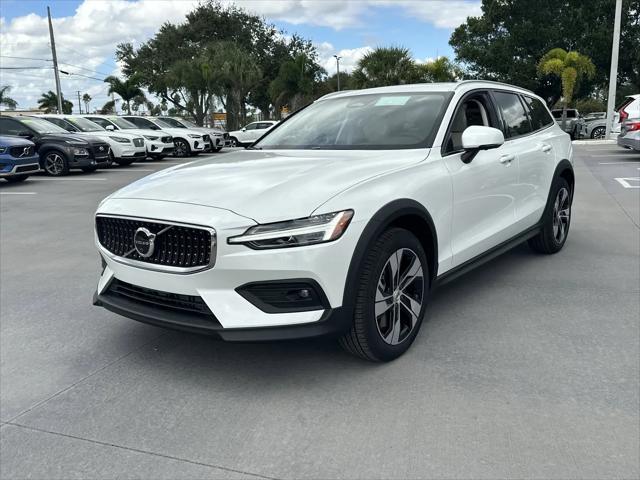 2026 Volvo V60 Cross Country Plus, B5 AWD Gas (mild hybrid)