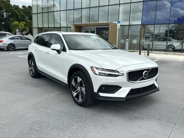 2026 Volvo V60 Cross Country Plus, B5 AWD Gas (mild hybrid)