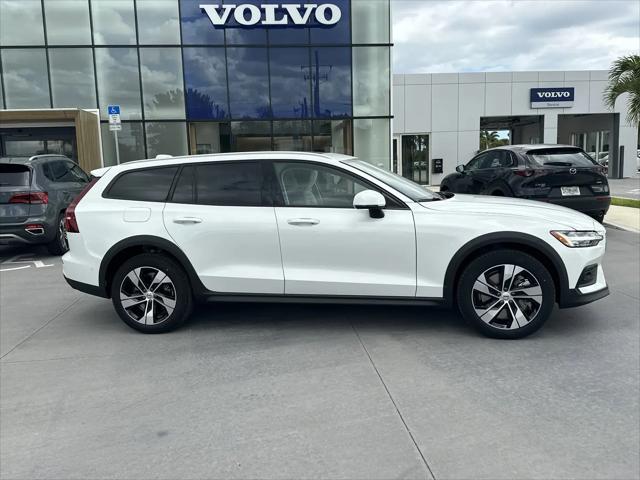 2026 Volvo V60 Cross Country Plus, B5 AWD Gas (mild hybrid)
