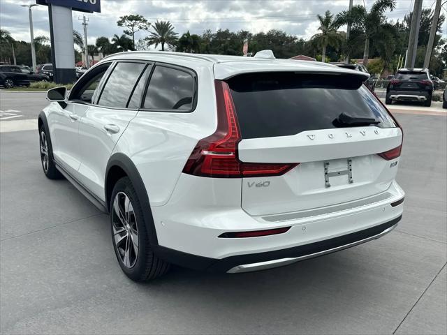 2026 Volvo V60 Cross Country Plus, B5 AWD Gas (mild hybrid)