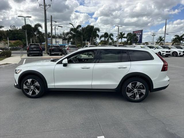 2026 Volvo V60 Cross Country Plus, B5 AWD Gas (mild hybrid)