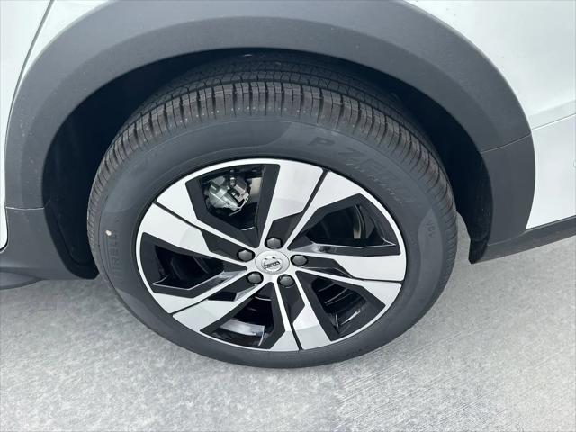 2026 Volvo V60 Cross Country Plus, B5 AWD Gas (mild hybrid)