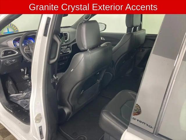 2026 Chrysler Pacifica Select AWD