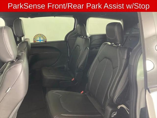 2026 Chrysler Pacifica Select AWD