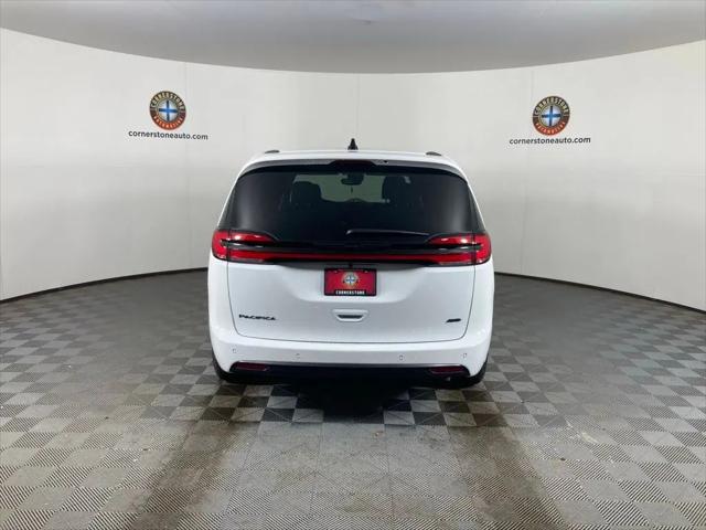 2026 Chrysler Pacifica Select AWD