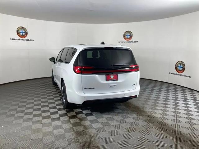 2026 Chrysler Pacifica Select AWD
