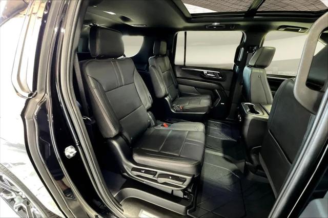 2026 Chevrolet Suburban RST, 4WD