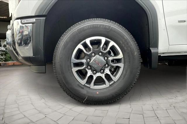 2026 GMC Sierra 2500HD Double Cab, Standard Bed, SLE, RWD