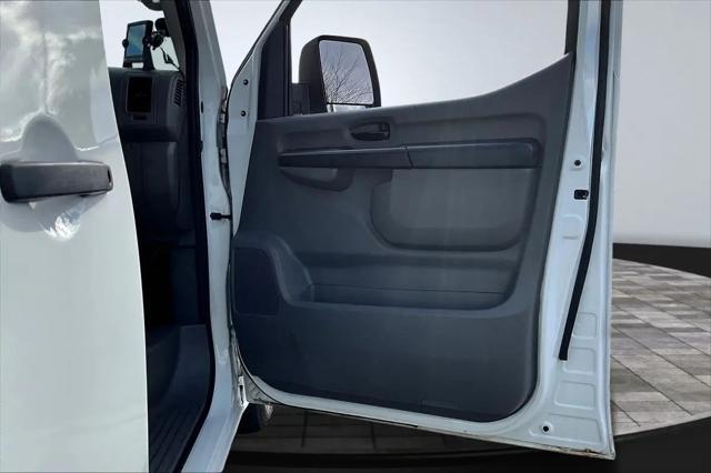 2017 Nissan 1500 S V6