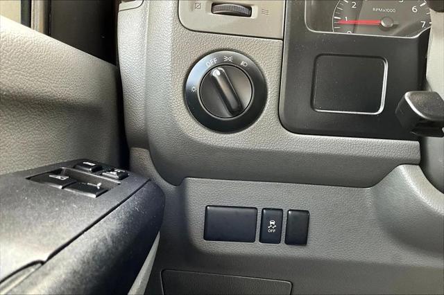 2017 Nissan 1500 S V6