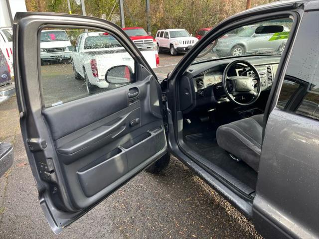 2004 Dodge Dakota Base