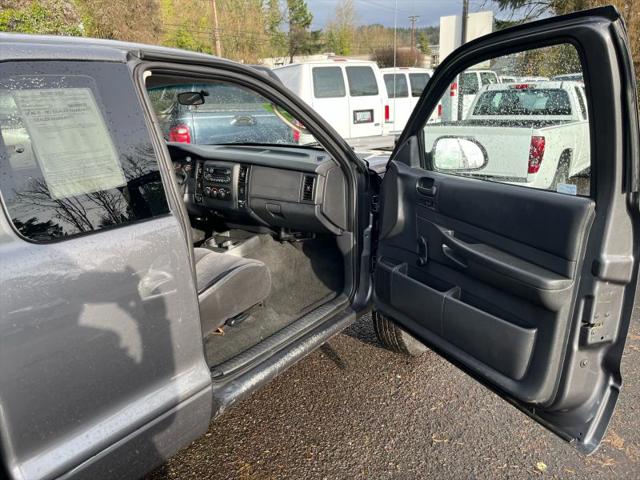 2004 Dodge Dakota Base