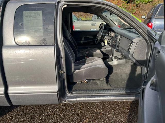 2004 Dodge Dakota Base