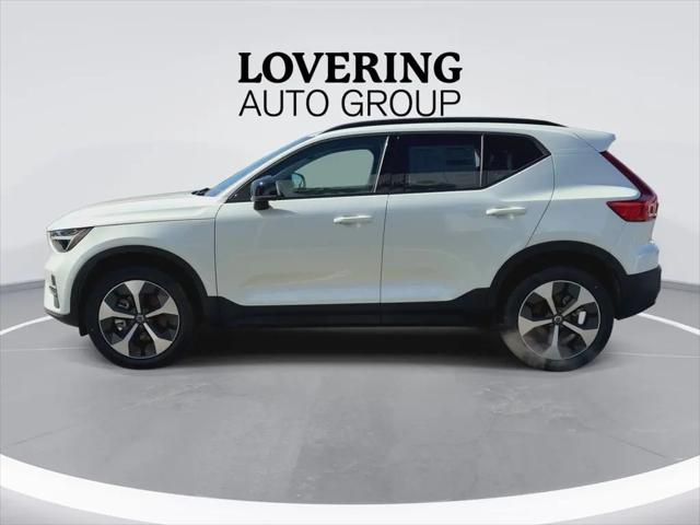 2026 Volvo XC40 Core, B5 AWD Gas (mild hybrid), Dark