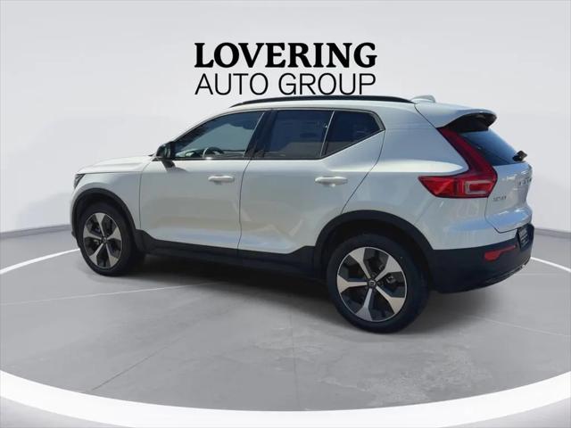 2026 Volvo XC40 Core, B5 AWD Gas (mild hybrid), Dark
