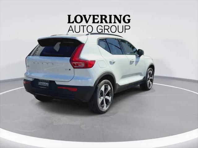 2026 Volvo XC40 Core, B5 AWD Gas (mild hybrid), Dark