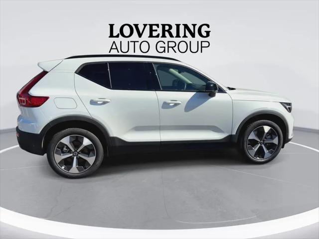 2026 Volvo XC40 Core, B5 AWD Gas (mild hybrid), Dark