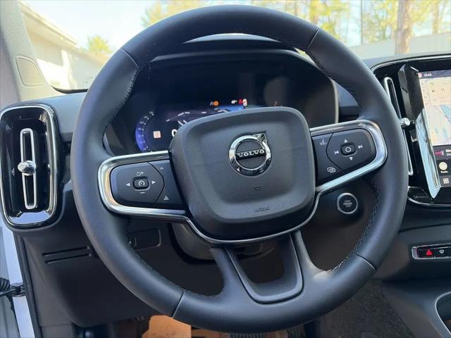 2026 Volvo XC40 Core, B5 AWD Gas (mild hybrid), Dark