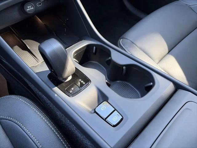 2026 Volvo XC40 Core, B5 AWD Gas (mild hybrid), Dark