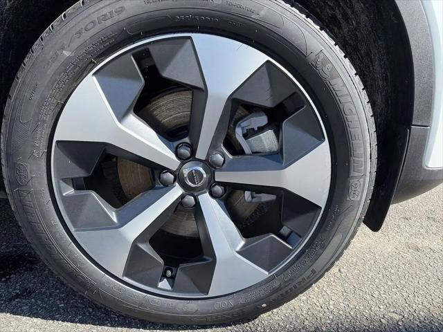2026 Volvo XC40 Core, B5 AWD Gas (mild hybrid), Dark
