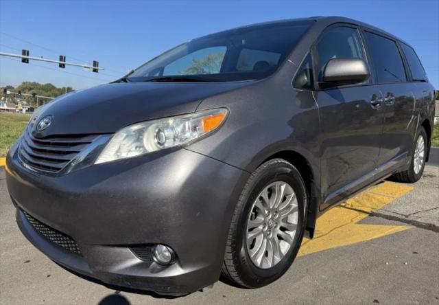 2016 Toyota Sienna XLE 8 Passenger