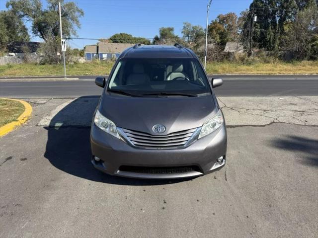 2016 Toyota Sienna XLE 8 Passenger