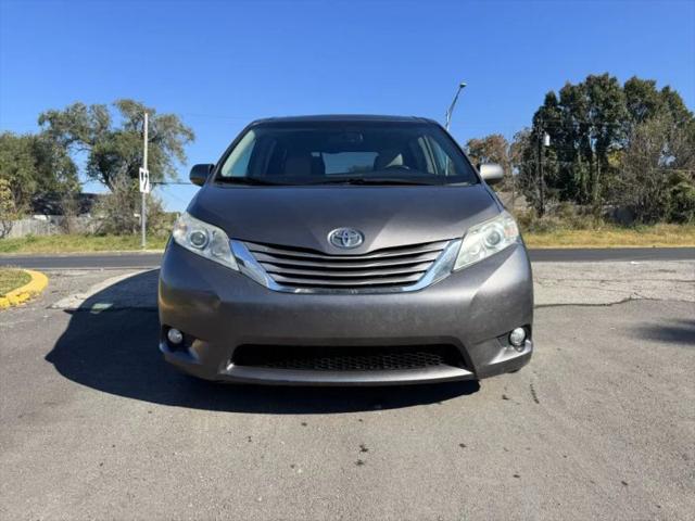2016 Toyota Sienna XLE 8 Passenger