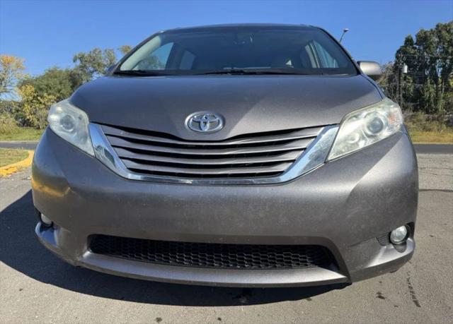 2016 Toyota Sienna XLE 8 Passenger