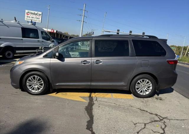 2016 Toyota Sienna XLE 8 Passenger