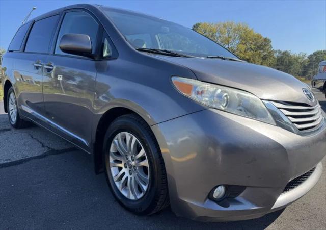 2016 Toyota Sienna XLE 8 Passenger