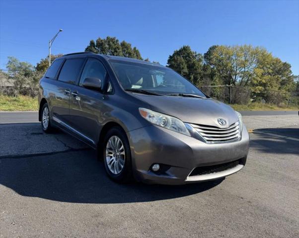 2016 Toyota Sienna XLE 8 Passenger
