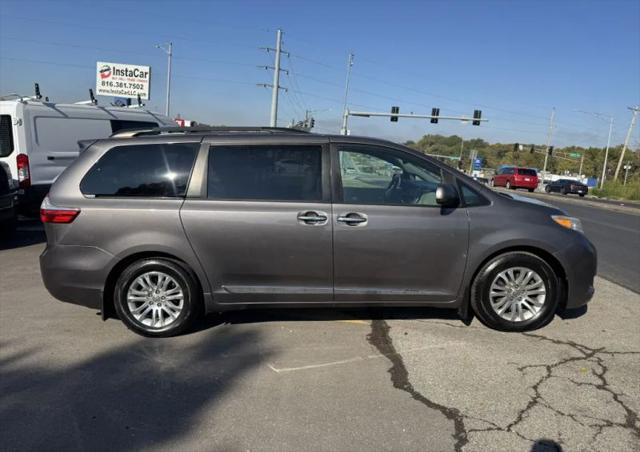 2016 Toyota Sienna XLE 8 Passenger