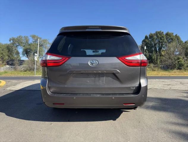 2016 Toyota Sienna XLE 8 Passenger