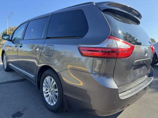 2016 Toyota Sienna XLE 8 Passenger