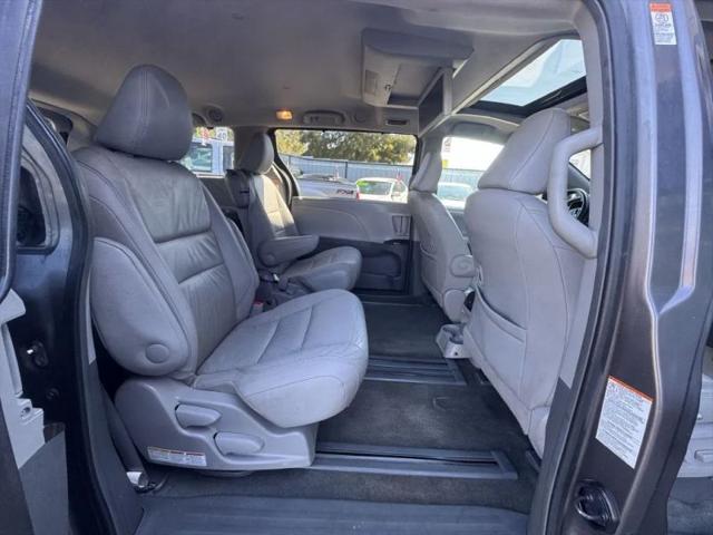2016 Toyota Sienna XLE 8 Passenger