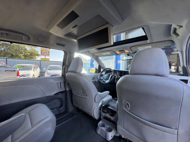 2016 Toyota Sienna XLE 8 Passenger