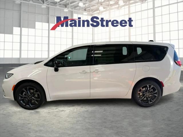 2026 Chrysler Pacifica Select AWD