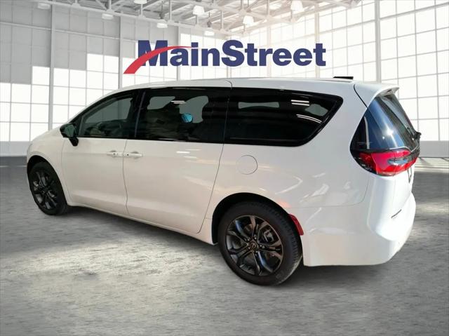 2026 Chrysler Pacifica Select AWD