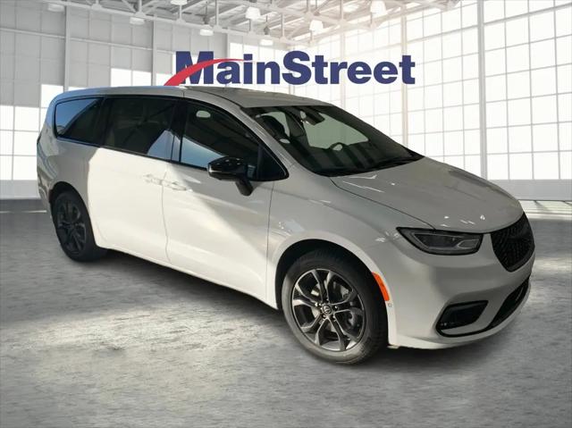 2026 Chrysler Pacifica Select AWD