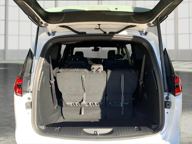 2026 Chrysler Pacifica Select AWD