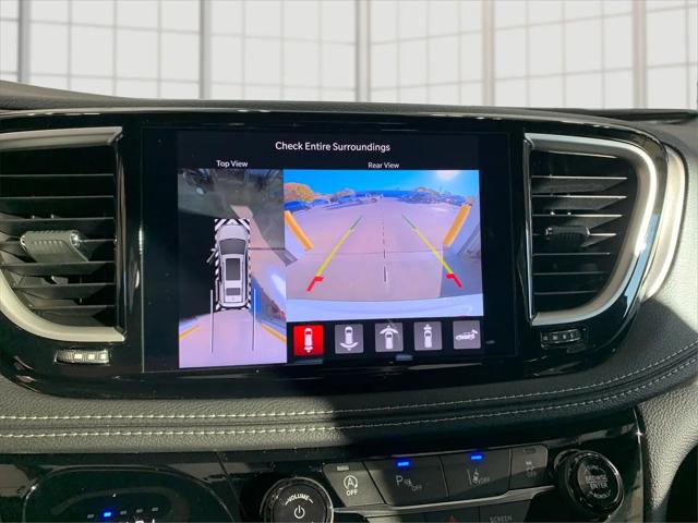 2026 Chrysler Pacifica Select AWD