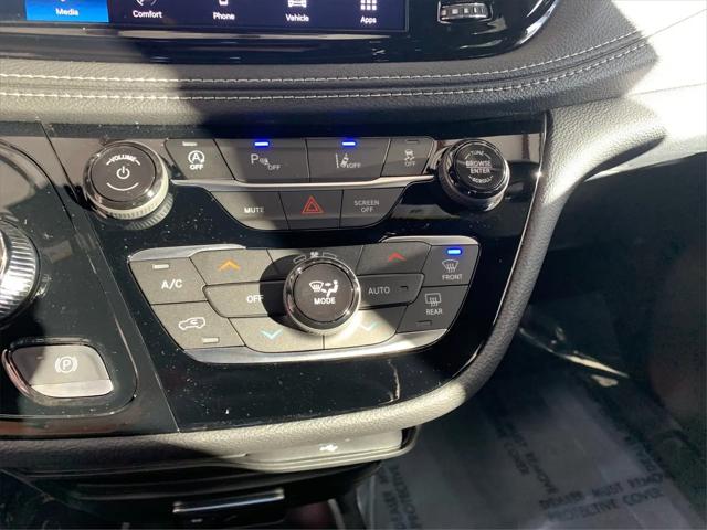 2026 Chrysler Pacifica Select AWD