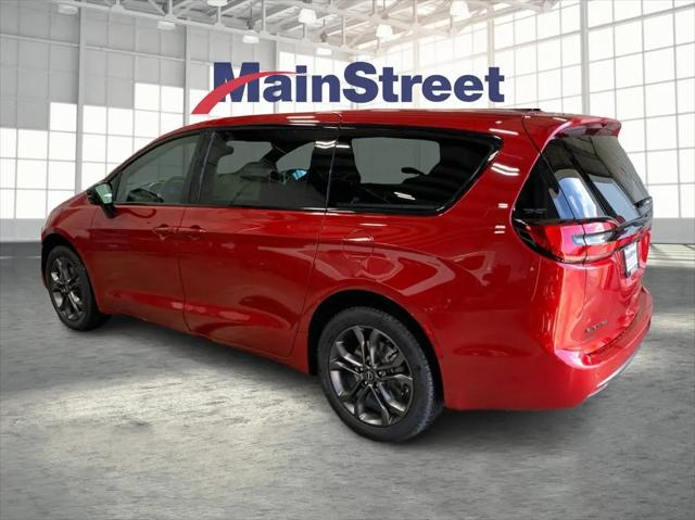 2026 Chrysler Pacifica Select AWD