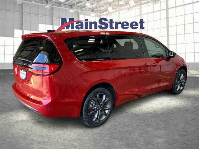 2026 Chrysler Pacifica Select AWD