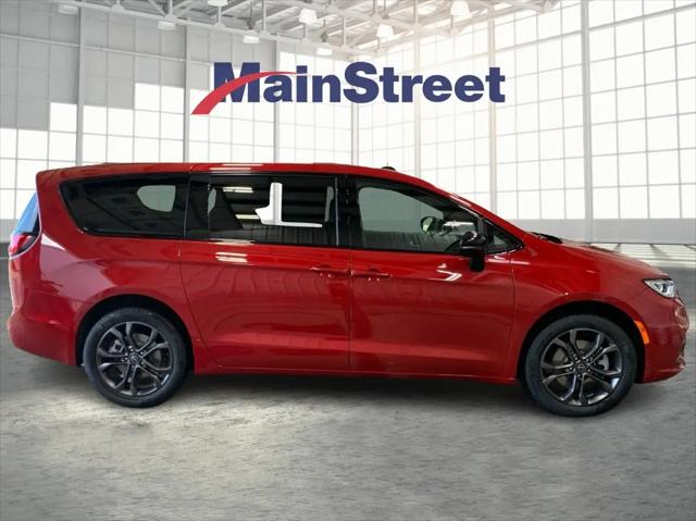 2026 Chrysler Pacifica Select AWD