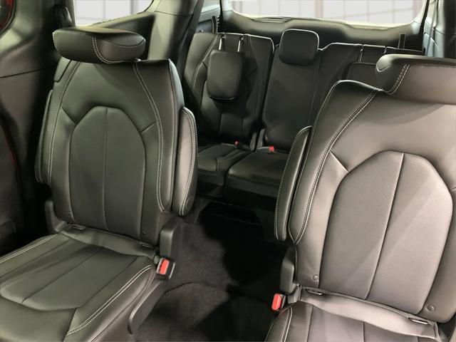 2026 Chrysler Pacifica Select AWD