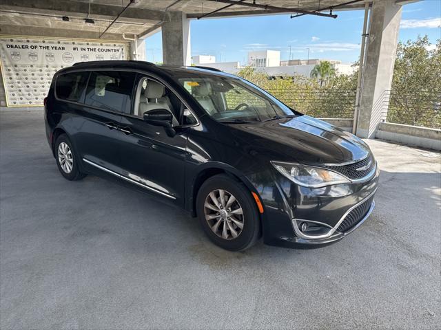 2017 Chrysler Pacifica Touring-L 2017 Chrysler Pacifica Touring-L