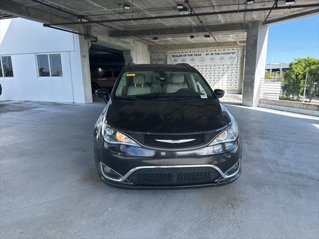 2017 Chrysler Pacifica Touring-L 2017 Chrysler Pacifica Touring-L