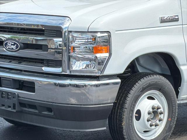 2026 Ford E-450 Cutaway Base