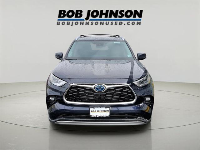 2023 Toyota Highlander Hybrid Platinum